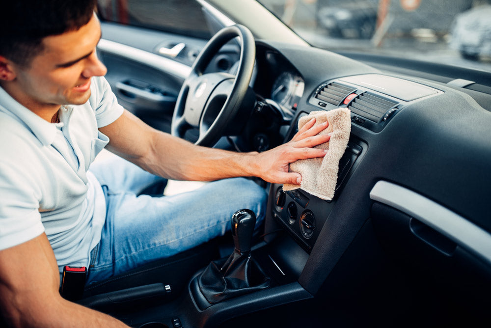 Autopflege Tipps & Tricks: So pflegst du dein Auto richtig (2025)